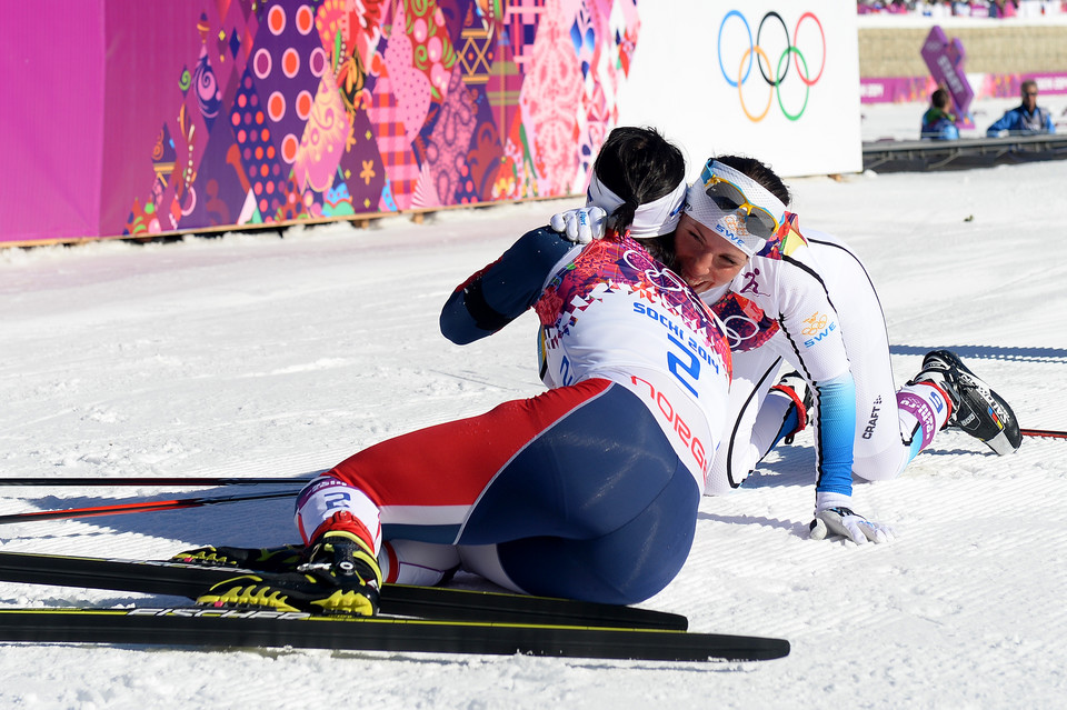 Marit Bjoergen (tyłem)