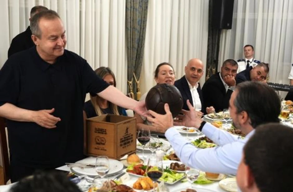 Ivica Dačić na svečanoj večeri sa Urkizom