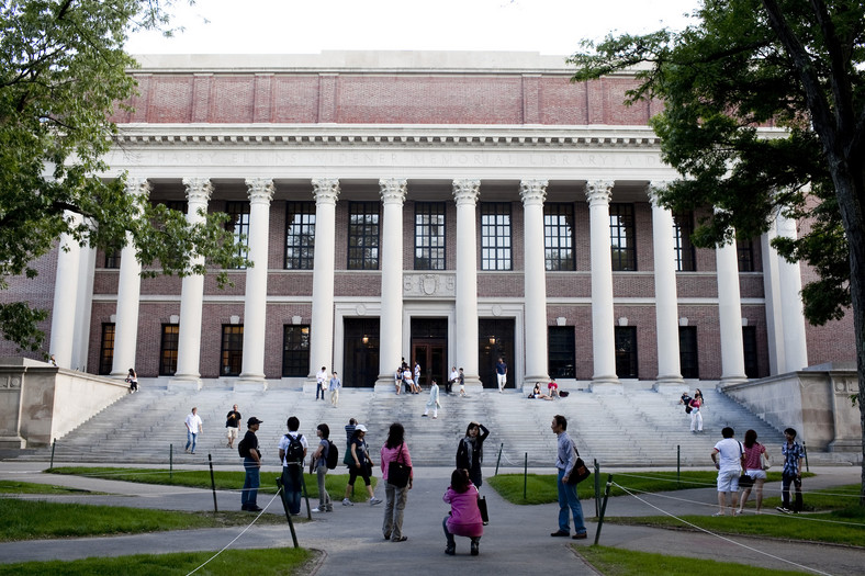 Biblioteka na Uniwersytecie Harvarda, który zajął drugie miejsce w rankingu uczelni wyższych QS World University Rankings