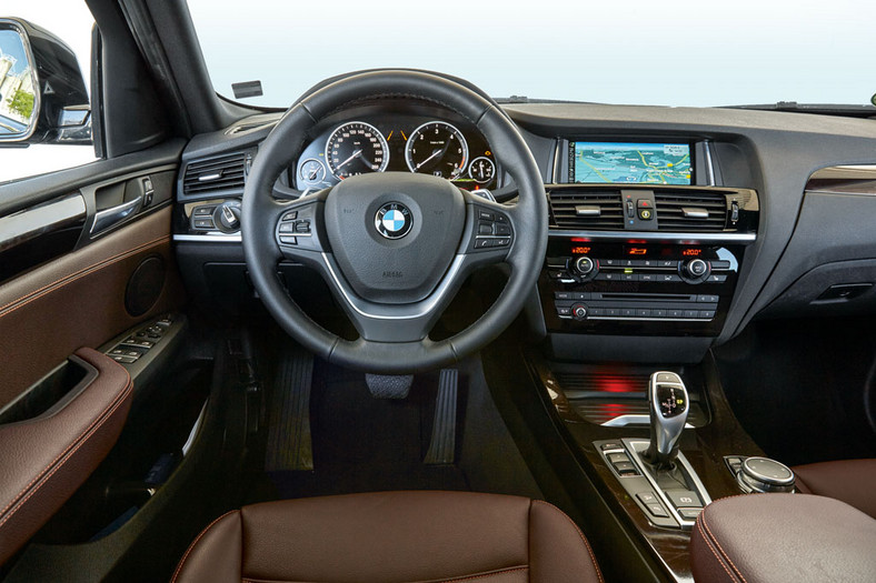 BMW X4 35d - rzędowy silnik świetnie współpracuje z automatem.
