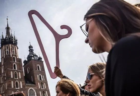 Tysiące kobiet weźmie wolne w pracy, nie pójdzie na uczelnie. Nadchodzi czarny poniedziałek?