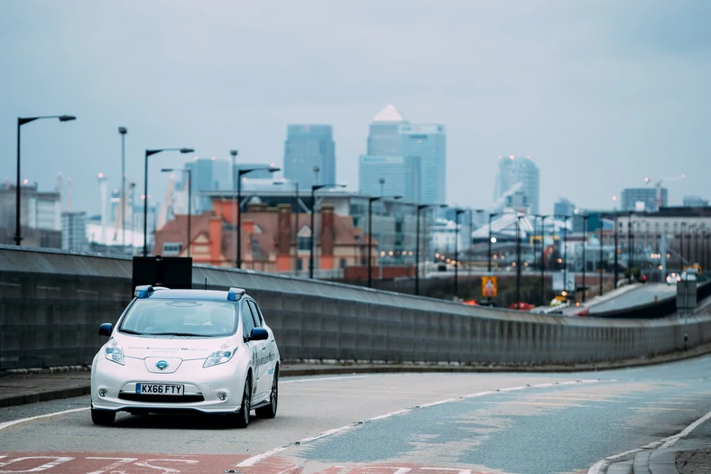 W londyńskim ruchu miejskim Nissan rozpoczął testy autonomicznego modelu Leaf. Nie tylko na autostradzie, ale także miejskich uliczkach, skrzyżowaniach i rondach.