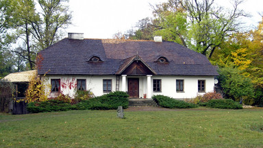 Dwór i skansen Wojciecha Siemiona odzyskują dawny blask