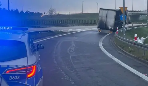 Na A4 spaliła się naczepa. Autostrada zablokowana