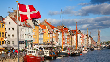 Jak nas widzą w Danii? Koniec ze stereotypem "fachowców i zbieraczy truskawek" [Fragment książki]