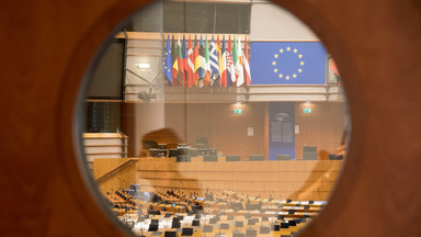 Europejski Parlament dręczycieli. Wykorzystywanie seksualne, mobbing i zastraszanie: tak wygląda praca u europosłów [ŚLEDZTWO]