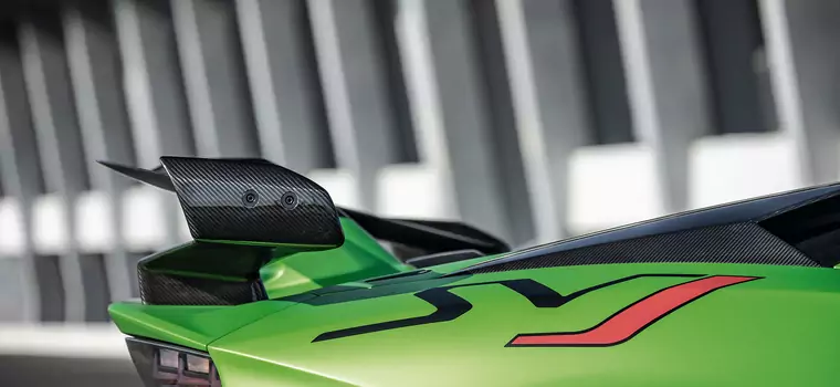 Artysta pomalował swoje Lamborghini Aventador SVJ. Gdzieś już to widzieliśmy