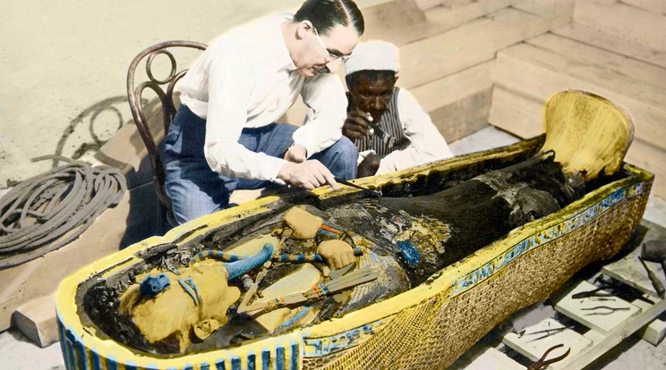 A fáraó múmiáját rejtő arany koporsót 1925. október 28-án nyitotta fel a Howard Carter
vezette csapat / Fotó: AFP