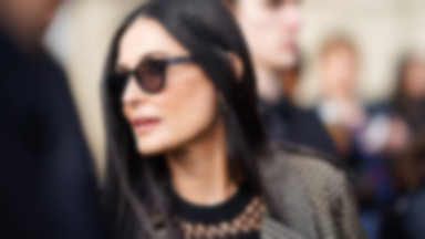 Demi Moore spełniła "nastoletnie marzenie" na paryskim wybiegu. Fani są zaniepokojeni