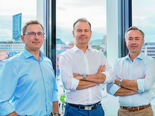(Od lewej) Przemysław Dziemieszkiewicz, Karol Grygiel i Jarosław Pieczonka znaleźli niszę i stworzyli w Polsce nowy rynek. Po latach dowiedzieli się, że to się nazywa „reverse marketplace”.