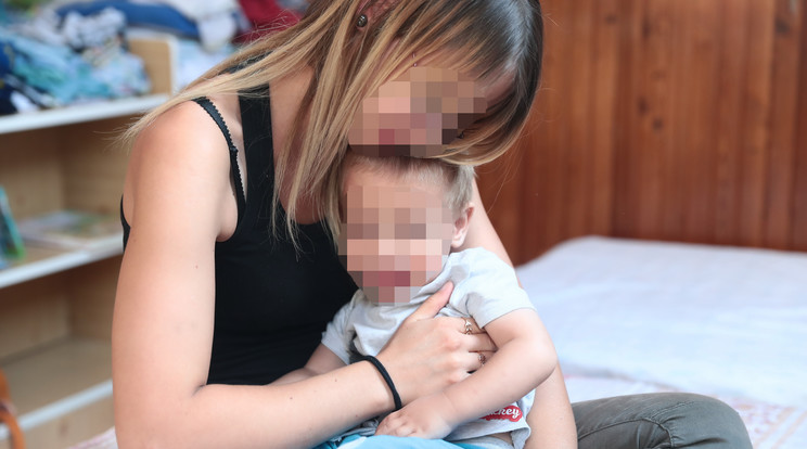 Katalin 2 éves gyermekével él, de másik két gyerekét is vissza akarja kapni /Fotó: Isza Ferenc