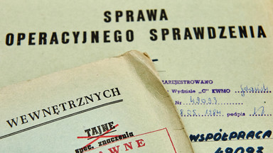 Dokumenty Służby Bezpieczeństwa z lat 1967-68 przejęli celnicy na lotnisku w Warszawie. Miały odlecieć do USA