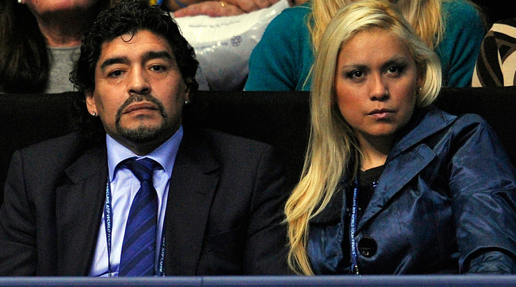 Diego Maradona és Veronica Ojeda egy teniszmeccsen/Fotó: AFP