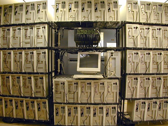 64 pecety połączone w całość tworzą 128-procesorowy klaster Beowulf. Urządzenie wykorzystywane przez Computational Science &amp; Engineering Research Institute, placówkę badawczą należącą do Michigan Technological University
