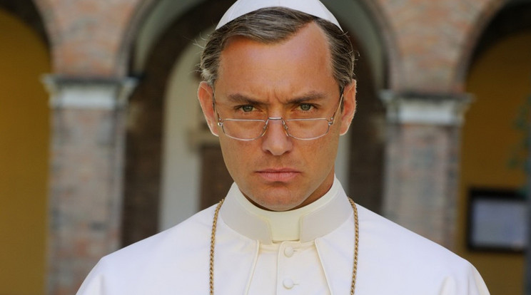 Jude Law éppen Az Ifjú pápa című sorozat folytatását forgatja Olaszországban /Fotó: Profmedia-Red Dot