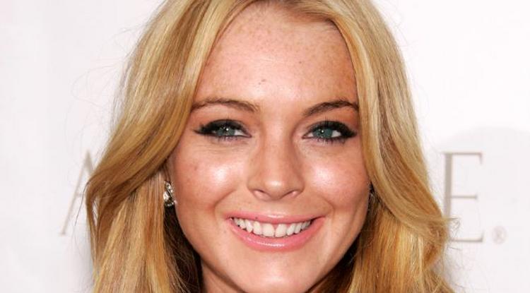 Lindsay Lohan arca feladta a harcot - Borzalmasan néz ki a 31 éves színésznő