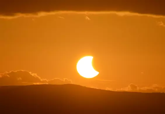 Częściowe zaćmienie słońca 2022. Kiedy i jak obserwować zjawisko?