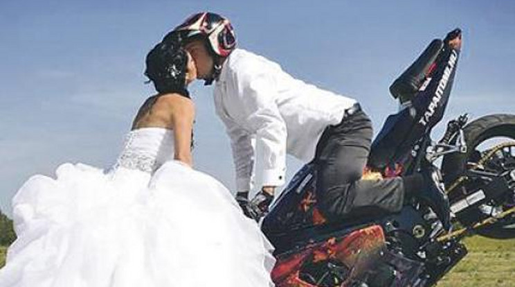 Tüzes esküvője volt az őrült motorosnak