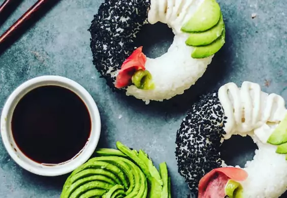 Ty też pokochasz sushi-donuts. Te pączki możesz jeść nawet na obiad