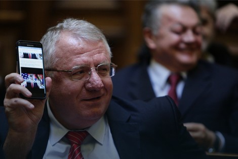 Šešelj pušta pesme o Trampu i traži Deveportov broj da mu ih pošalje