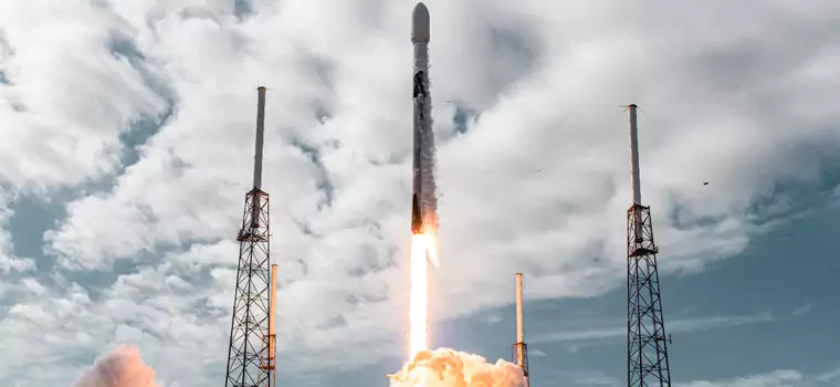 SpaceX w ramach misji Transporter-1 wystrzeliło w kosmos rekordową liczbę satelitów