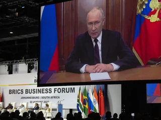 Władimir Putin zwraca się do przywódców krajów grupy BRICS podczas szczytu, na którym nie mógł pojawić się osobiście z powodu nakazu aresztowania wystawionego przez Międzynarodowy Trybunał Karny