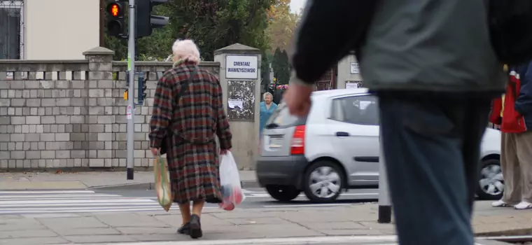 Prezydent podpisał ustawę o pierwszeństwie pieszych przy wchodzeniu na pasy i zakazie jazdy na zderzaku