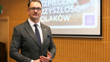 Problemy Łukasza Mejzy. Funkcjonariusze przeszukali mieszkanie posła