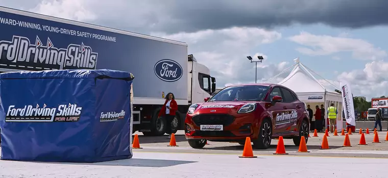 Ford szkoli młodych kierowców. Jak działa Ford Driving Skills for Life?