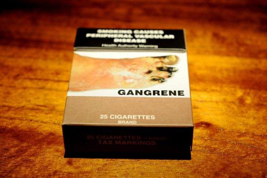 Cigarettes plain packaging papierosy opakowania paczka papierosów