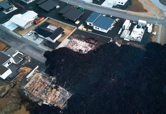 Życie po erupcji na Islandii. Weszła do domu nad wielką szczeliną