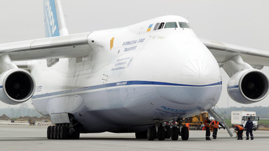 Największy samolot transportowy Antonow An-124 wylądował w Gdańsku