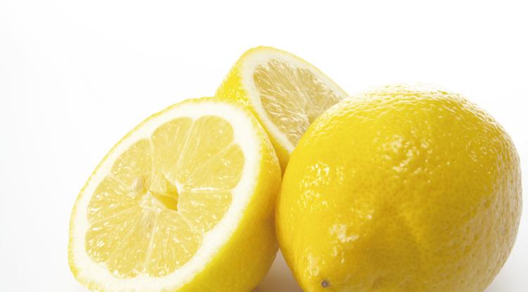 Ezzel a trükkel lényegesen egyszerűbben kinyerheted a citromból a levet Fotó: Getty Images