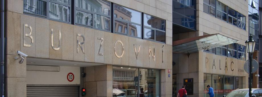 Czescy inwestorzy są zainteresowani polskimi spółkami (na zdjęciu giełda papierów wartościowych w Pradze — zdjęcie ilustracyjne)
