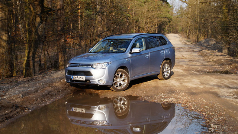 Wygodny SUV pod napięciem - Mitsubishi Outlander PHEV