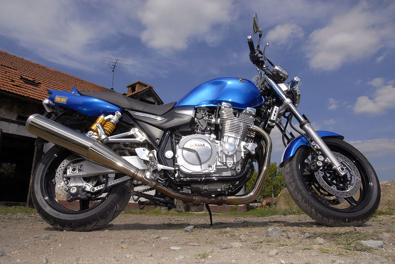 Yamaha XJR 1300: akademicka jazda (test)