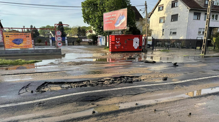 A nagyátmérőjű vezeték egyébként vízhiányt nem okozó sérülése mellett eltört egy kisebb, 150 mm-es lakossági ellátó vezeték is / Fotó: Facebook/Budapest XVI. Kerületi Önkormányzat