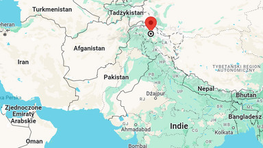 Atak terrorystyczny w Pakistanie. Ostrzelany autobus uderzył w ciężarówkę