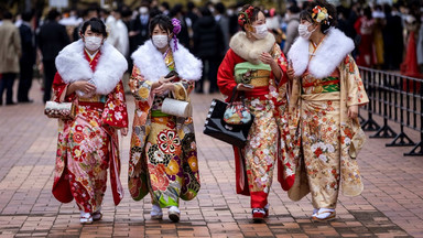Japońscy dwudziestolatkowie świętują pełnoletność