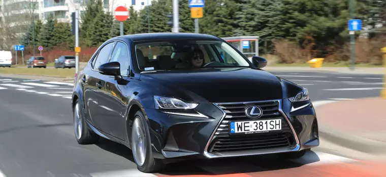 Lexus IS 300 - mocne wrażenia podczas jazdy gwarantowane