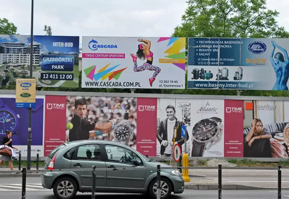 Kraków musi skończyć z billboardozą. Mieszkańcy dokumentują gorączkowe usuwanie reklam