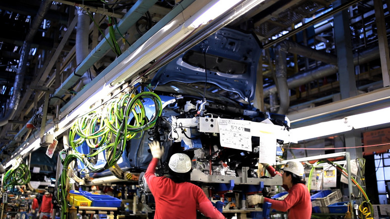 Nissan Leaf – Taśma montażowa (2). Nissan Leaf to samochód z napędem w pełni elektrycznym, którego masowa produkcja rozpoczęła się w piątek 22 października w Yokosuka City w Japoni.