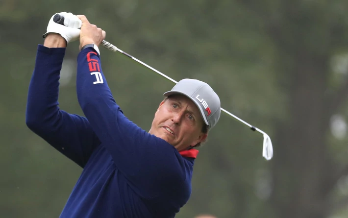 8. Phil Mickelson - 760 mln dol.