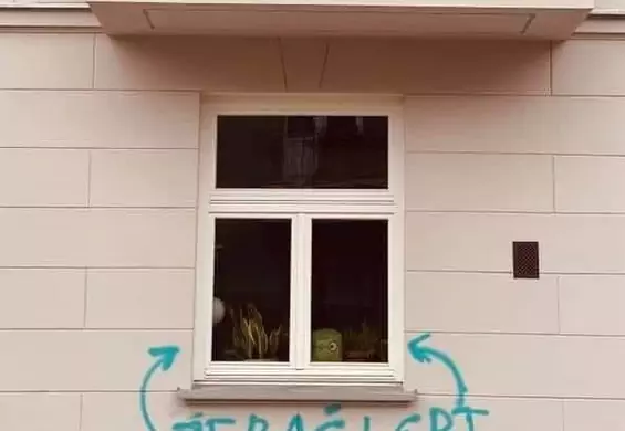 Warszawiacy zareagowali na homofobiczny napis pod oknem sąsiadów