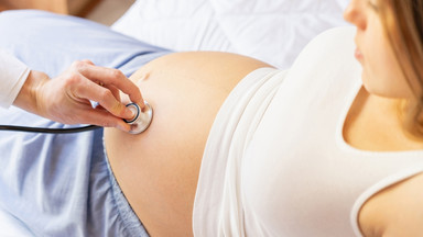 Czy kobiety powinny depilować się przed porodem? Położna udzieliła odpowiedzi