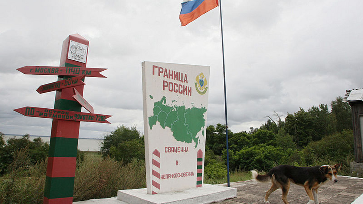 Rosyjscy pogranicznicy zatrzymali we wtorek na granicy białorusko-rosyjskiej dwa samochody na polskich tablicach dyplomatycznych.