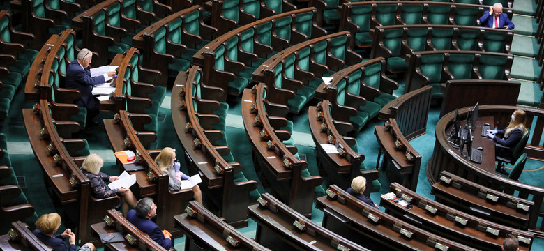 Opozycja zjeżdża do Sejmu na głosowanie dot. wyborów korespondencyjnych. Boją się "trików Kaczyńskiego"