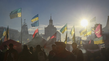 Protesty na Ukrainie. McCain: władze narażają się na sankcje