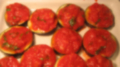 Bakłażan zapiekany z pomidorami