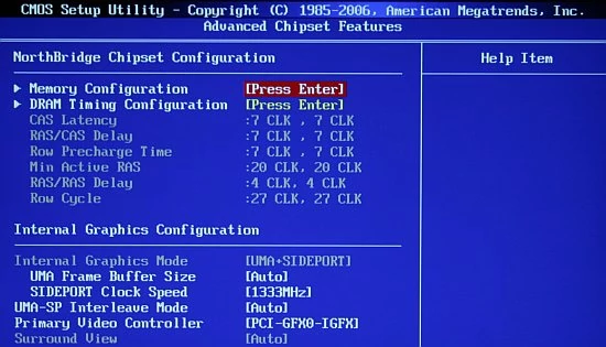 W zakładce Advanced Chipset Features mamy dostęp do ustawień opóźnień pamięci i konfiguracji wbudowanego układu graficznego